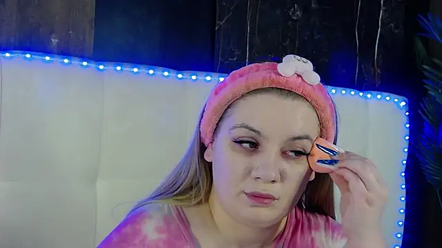 MelanieBrownn online show from 04.14.26