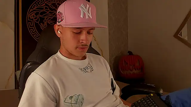 Desmon Clark online show from 10.03.25