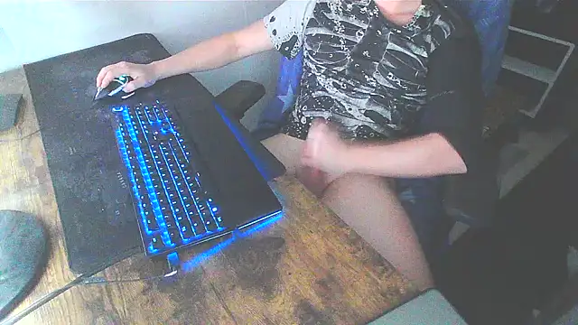 Snapshot of WouldLovetoFuckYou666 chatting on 12.08.24 WouldLovetoFuckYou666 online show from 12.08.24