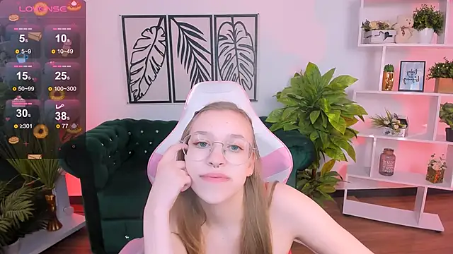 LayriantaVee online show from 02.22.25