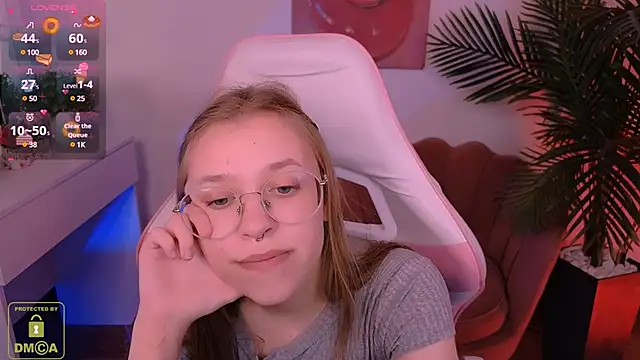 LayriantaVee online show from 03.16.25