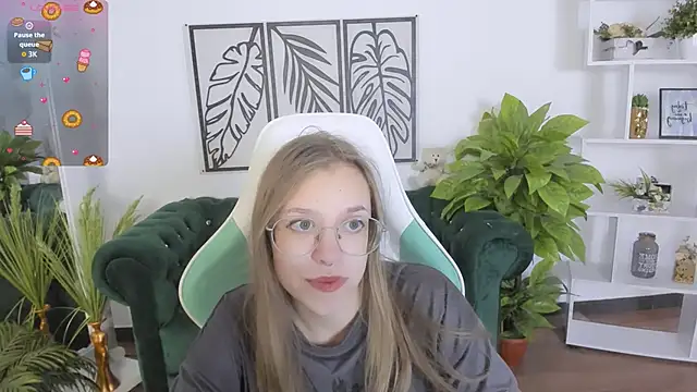 LayriantaVee online show from 09.18.25