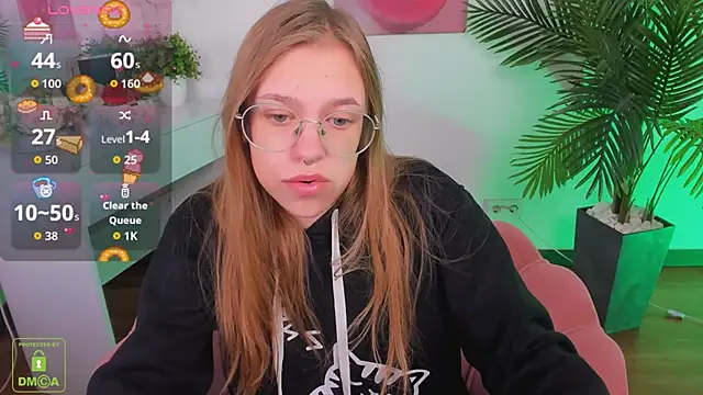 LayriantaVee online show from 10.08.25