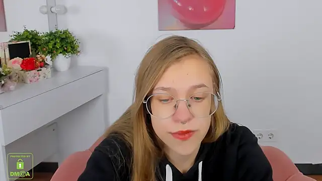 LayriantaVee online show from 10.11.25