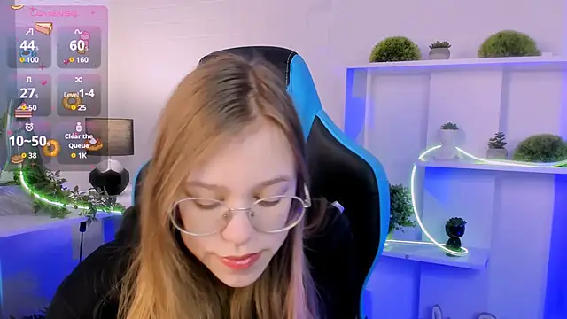 LayriantaVee online show from 04.20.26