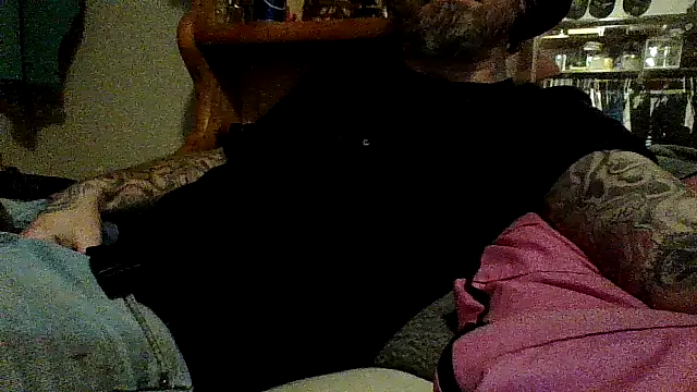 Snapshot of clitstitsandbongrips chatting on 12.04.24 clitstitsandbongrips online show from 12.04.24