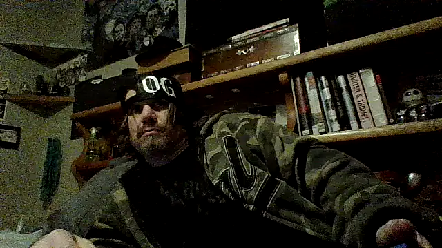 Snapshot of clitstitsandbongrips chatting on 12.17.24 clitstitsandbongrips online show from 12.17.24