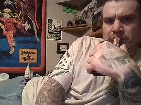 Snapshot of clitstitsandbongrips chatting on 02.17.25 clitstitsandbongrips online show from 02.17.25