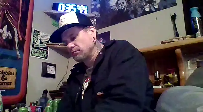 Snapshot of clitstitsandbongrips chatting on 03.20.25 clitstitsandbongrips online show from 03.20.25