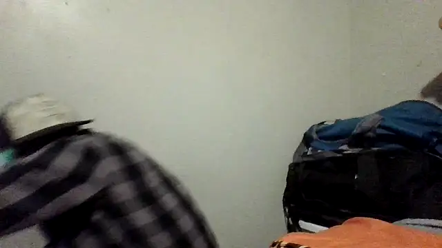 Snapshot of clitstitsandbongrips chatting on 09.29.25 clitstitsandbongrips online show from 09.29.25