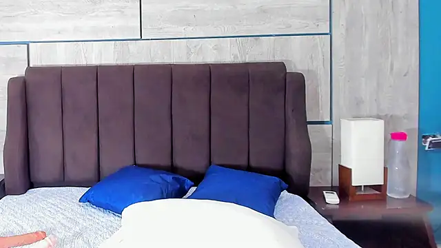 Snapshot of ZaritaLenon chatting on 11.19.25 ZaritaLenon online show from 11.19.25