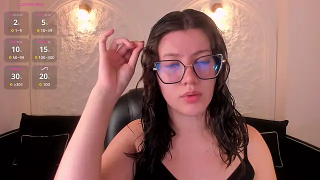 Snapshot of AmberFarrell chatting on 04.17.26 AmberFarrell online show from 04.17.26