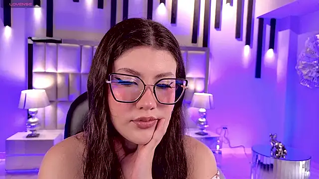 Snapshot of AmberFarrell chatting on 05.17.26 AmberFarrell online show from 05.17.26