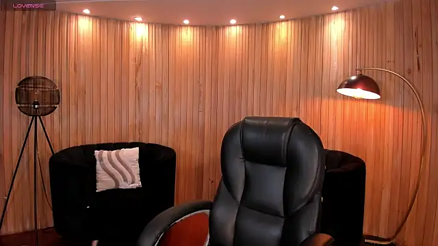 Snapshot of AmberFarrell chatting on 05.18.26 AmberFarrell online show from 05.18.26