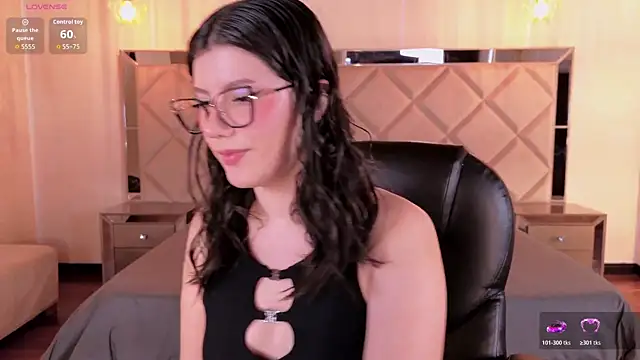 Snapshot of AmberFarrell chatting on 05.29.26 AmberFarrell online show from 05.29.26