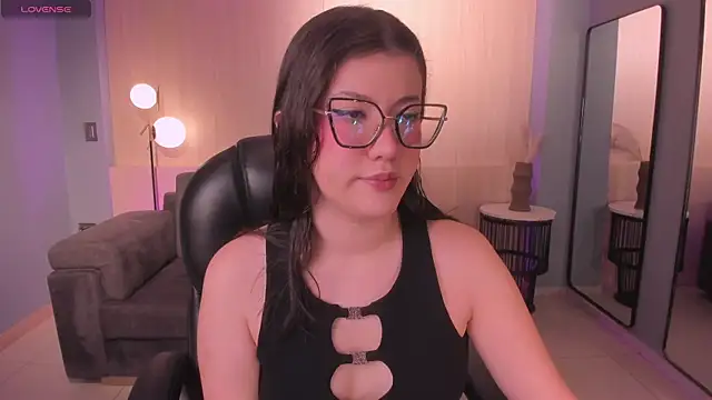 Snapshot of AmberFarrell chatting on 06.28.26 AmberFarrell online show from 06.28.26