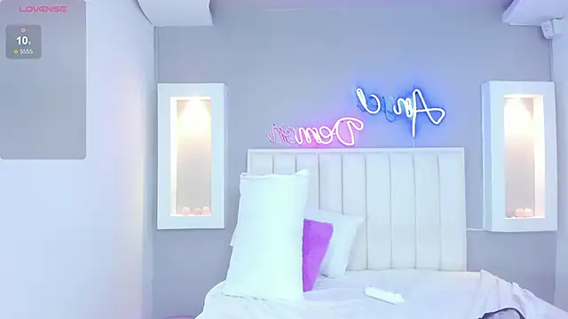 Snapshot of HannaPaola chatting on 02.23.25 HannaPaola online show from 02.23.25