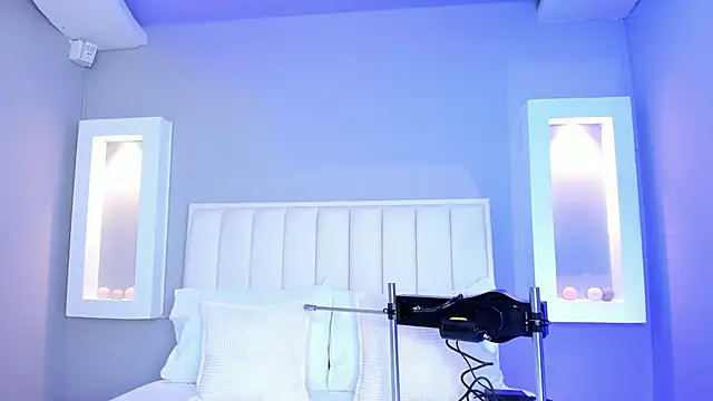 Snapshot of HannaPaola chatting on 10.22.25 HannaPaola online show from 10.22.25