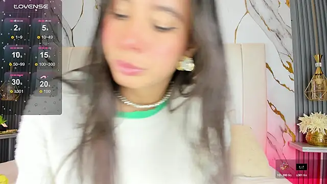 Snapshot of HannaPaola chatting on 12.01.25 HannaPaola online show from 12.01.25