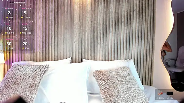 Snapshot of HannaPaola chatting on 12.13.25 HannaPaola online show from 12.13.25