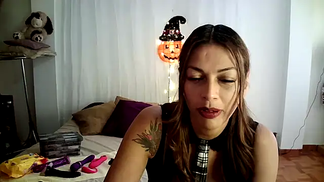 Hanna Charming online show from 10.08.25