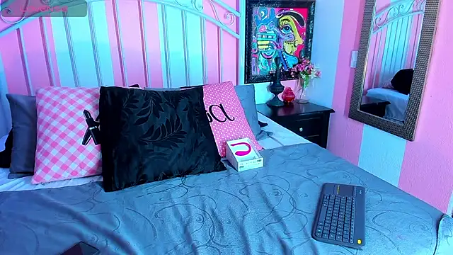 Snapshot of Liah_Grey8 chatting on 12.18.24 Liah Grey8 online show from 12.18.24