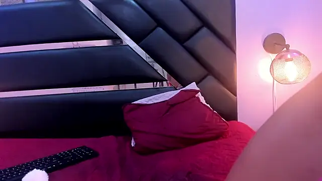 Snapshot of KimberlyVillaLobos chatting on 02.19.25 KimberlyVillaLobos online show from 02.19.25