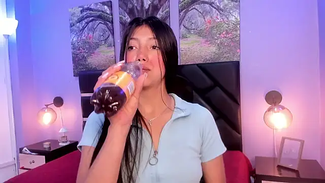 Snapshot of KimberlyVillaLobos chatting on 02.22.25 KimberlyVillaLobos online show from 02.22.25