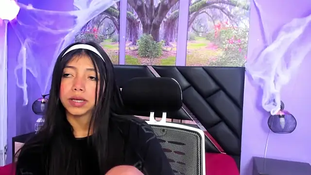 Snapshot of KimberlyVillaLobos chatting on 10.15.25 KimberlyVillaLobos online show from 10.15.25