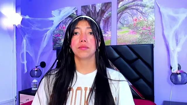 Snapshot of KimberlyVillaLobos chatting on 10.21.25 KimberlyVillaLobos online show from 10.21.25