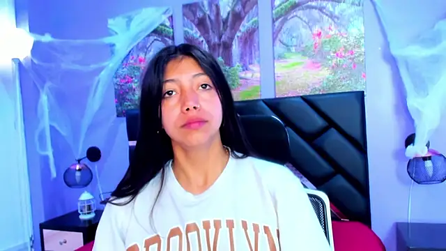 Snapshot of KimberlyVillaLobos chatting on 10.27.25 KimberlyVillaLobos online show from 10.27.25