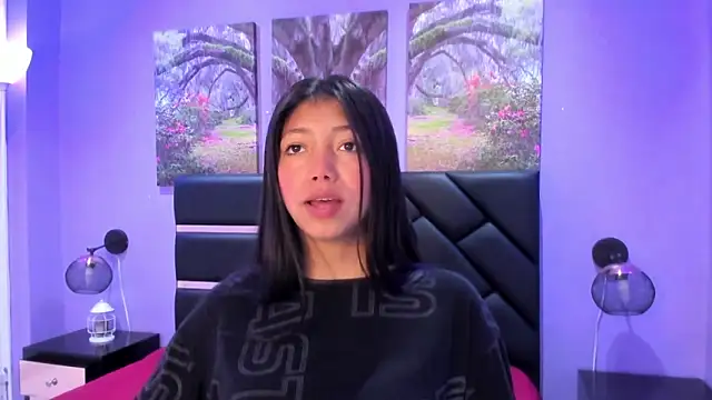 Snapshot of KimberlyVillaLobos chatting on 11.17.25 KimberlyVillaLobos online show from 11.17.25