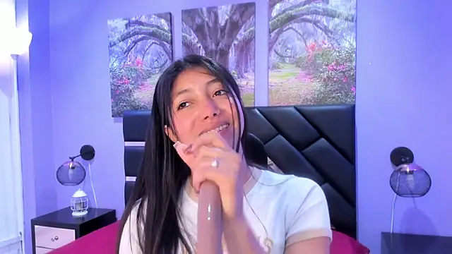 Snapshot of KimberlyVillaLobos chatting on 11.18.25 KimberlyVillaLobos online show from 11.18.25