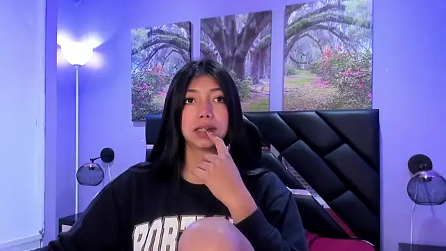 Snapshot of KimberlyVillaLobos chatting on 12.01.25 KimberlyVillaLobos online show from 12.01.25