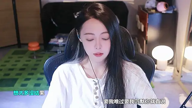 Snapshot of Roseonly_ chatting on 10.25.25 Roseonly online show from 10.25.25