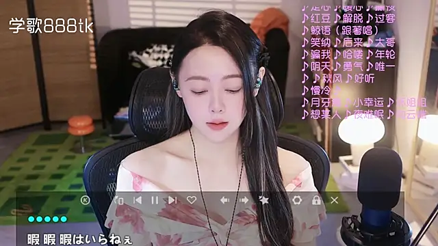 Snapshot of Roseonly_ chatting on 11.04.25 Roseonly online show from 11.04.25