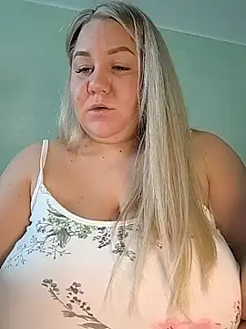 Snapshot of Anna_Curvy chatting on 10.24.25 Anna Curvy online show from 10.24.25