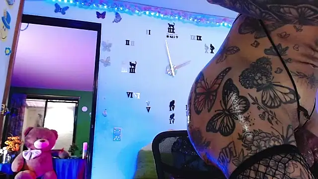 Snapshot of goddess_BigassCock chatting on 10.15.25 goddess BigassCock online show from 10.15.25