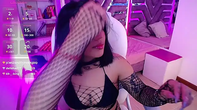 Snapshot of AliceWalker_11 chatting on 02.01.25 AliceWalker 11 online show from 02.01.25