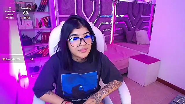 Snapshot of AliceWalker_11 chatting on 02.03.25 AliceWalker 11 online show from 02.03.25