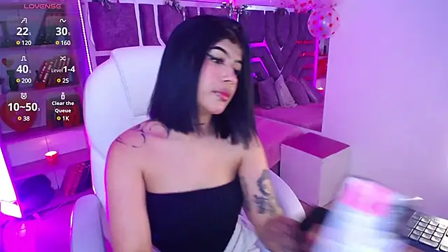 Snapshot of AliceWalker_11 chatting on 02.10.25 AliceWalker 11 online show from 02.10.25