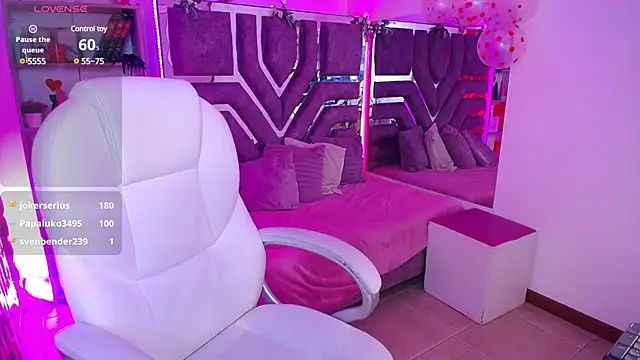 Snapshot of AliceWalker_11 chatting on 02.11.25 AliceWalker 11 online show from 02.11.25