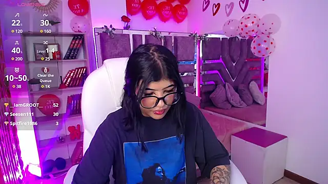 Snapshot of AliceWalker_11 chatting on 02.15.25 AliceWalker 11 online show from 02.15.25