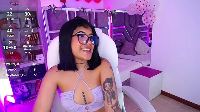 Snapshot of AliceWalker_11 chatting on 02.19.25 AliceWalker 11 online show from 02.19.25