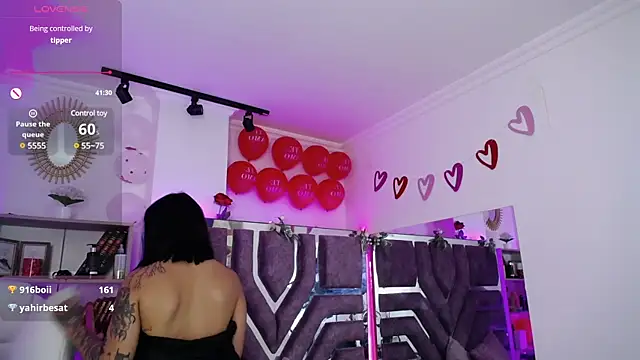 Snapshot of AliceWalker_11 chatting on 02.25.25 AliceWalker 11 online show from 02.25.25