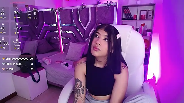 Snapshot of AliceWalker_11 chatting on 02.25.25 AliceWalker 11 online show from 02.25.25