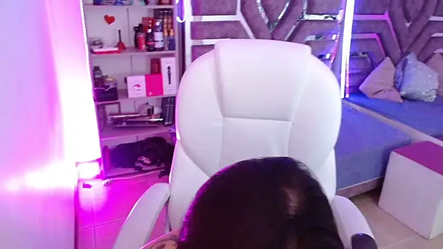 Snapshot of AliceWalker_11 chatting on 12.03.25 AliceWalker 11 online show from 12.03.25