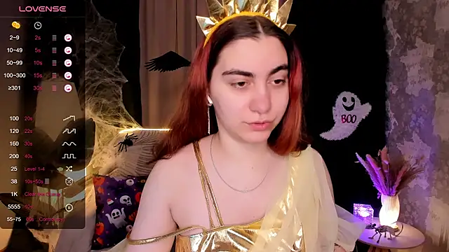 hannacheekss  online show from 10.31.25