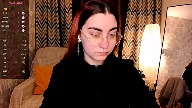 hannacheekss  online show from 11.07.25