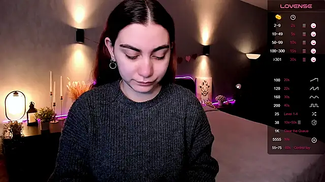 hannacheekss  online show from 11.17.25